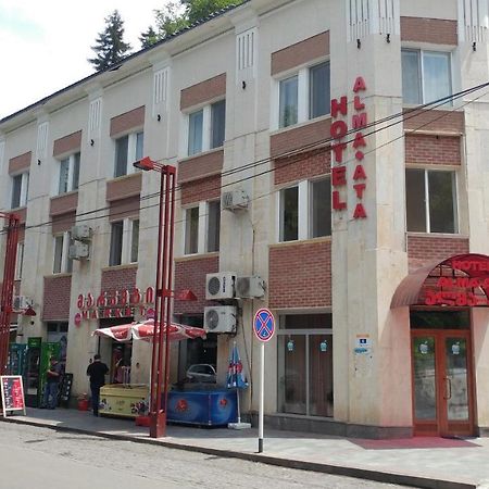 Alma-Ata Hotel Borjomi Bagian luar foto