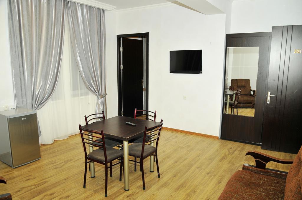 Alma-Ata Hotel Borjomi Ruang foto